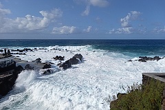 rozbouřený Atlantik v Porto Moniz